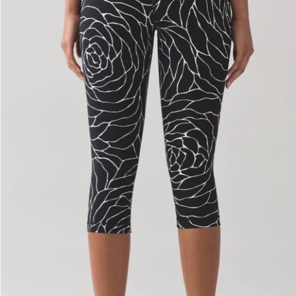 Lululemon Athletica Black and White Patterned Capris